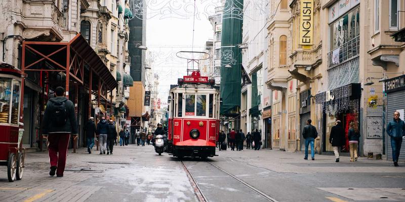 贵阳职业技术学院校企合作模式探究：产教深度融合的实践路径与创新策略